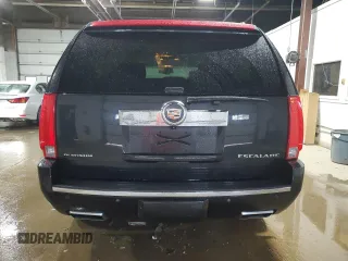 2013 Cadillac Escalade Platinum Edition z VIN 1GYS4DEF7DR240482, wystawiony jako Copart lot #56906815 z przebiegiem 147 774 mil mil oraz Szkody całkowita. Historia ofert i sprzedaży dostępna na DreamBid. Obrazek 6.
