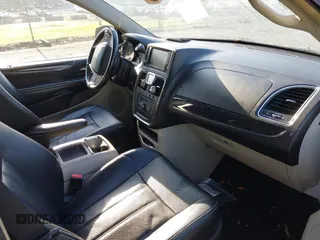 2014 Chrysler Town & Country Touring with VIN 2C4RC1BG1ER453684, listed as a IAAI auction lot 42111596 with 115,572 mi miles. Bid and sale history available at carsss.com. Image 5.