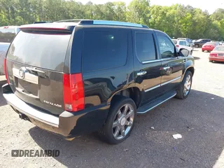 2008 Cadillac Escalade with VIN 1GYEC63878R153767, listed as a IAAI auction lot 41982579 with 1 mi miles. Bid and sale history available at carsss.com. Image 4.