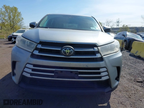2018 Toyota Highlander LE с VIN 5TDBZRFH2JS499320, выставлен на аукционе IAAI как лот 42099889 с пробегом 642 396 миль миль и . История ставок и продаж доступна на DreamBid. Изображение 12.