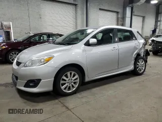 2010 Toyota Matrix z VIN 2T1KU4EE0AC309208, wystawiony jako Copart lot #53392535 z przebiegiem 98 773 mil mil oraz Czysty tytuł • Clean title. Historia ofert i sprzedaży dostępna na DreamBid. Obrazek 1.