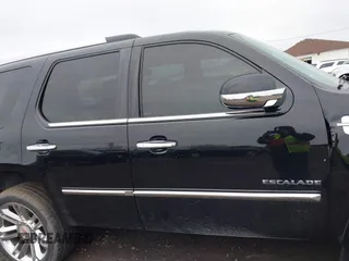 2013 Cadillac Escalade Platinum Edition with VIN 1GYS4DEF0DR260640, listed as a IAAI auction lot 41816127 with 152,649 mi miles. Bid and sale history available at carsss.com. Image 13.