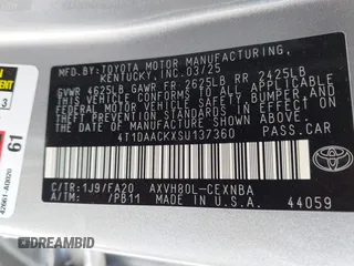 2025 Toyota Camry LE z VIN 4T1DAACKXSU137360, wystawiony jako IAAI lot #42245564 z przebiegiem 1 247 mil mil oraz . Historia ofert i sprzedaży dostępna na DreamBid. Obrazek 9.