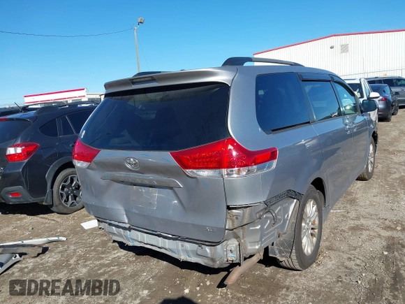 2012 Toyota Sienna XLE AAS z VIN 5TDYK3DC7CS277944, wystawiony jako IAAI lot #41311855 z przebiegiem 224 239 mil mil oraz . Historia ofert i sprzedaży dostępna na DreamBid. Obrazek 4.