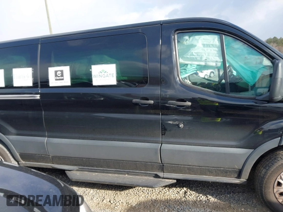 2018 Ford Transit Passenger XL z VIN 1FBZX2YM5JKA57441, wystawiony jako IAAI lot #41257346 z przebiegiem 71 702 mil mil oraz . Historia ofert i sprzedaży dostępna na DreamBid. Obrazek 13.