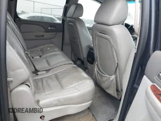 2007 Chevrolet Suburban LT with VIN 1GNFC16067R276582, listed as a IAAI auction lot 41494768 with 300,791 mi miles and . Bid and sale history available at DreamBid. Image 8.