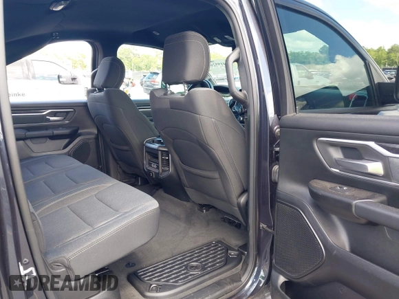 2021 Ram 1500 Big Horn z VIN 1C6SRFMT4MN663514, wystawiony jako IAAI lot #42419526 z przebiegiem 47 568 mil mil oraz . Historia ofert i sprzedaży dostępna na DreamBid. Obrazek 8.