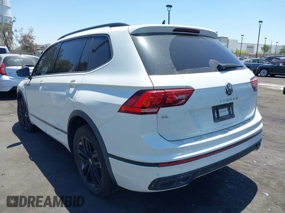 2022 Volkswagen Tiguan SE R-Line Black with VIN 3VVCB7AX3NM073218, listed as a IAAI auction lot 42254388 with 31,998 mi miles and . Bid and sale history available at DreamBid. Image 3.