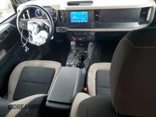 2022 Ford Bronco with VIN 1FMDE5BH8NLA99753, listed as a Copart auction lot 48909635 with 28,543 mi miles and Salvage Title. Bid and sale history available at DreamBid. Image 8.