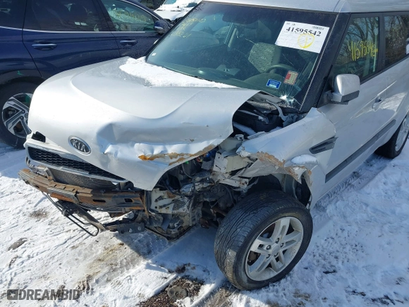 2011 Kia Soul ! with VIN KNDJT2A25B7288261, listed as a IAAI auction lot 41595542 with 132,754 mi miles. Bid and sale history available at carsss.com. Image 6.