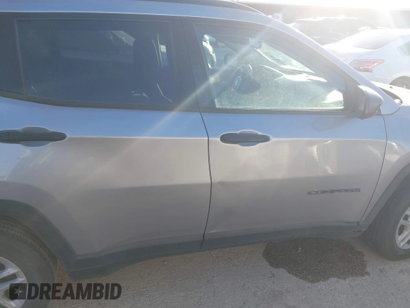 2018 Jeep Compass Sport with VIN 3C4NJCAB0JT124875, listed as a IAAI auction lot 41809953 with 136,018 mi miles. Bid and sale history available at carsss.com. Image 13.