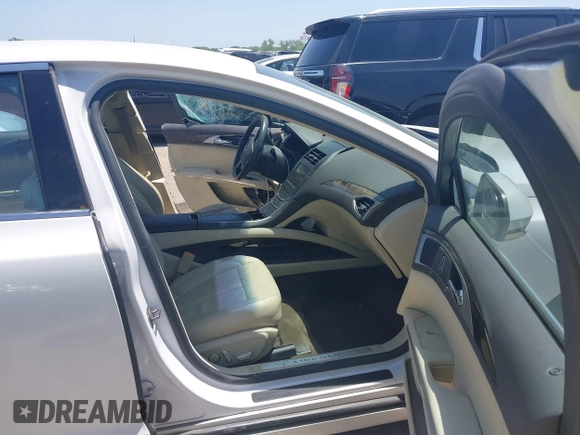2013 Lincoln MKZ z VIN 3LN6L2G90DR824857, wystawiony jako IAAI lot #42229016 z przebiegiem Nie podano mil oraz . Historia ofert i sprzedaży dostępna na DreamBid. Obrazek 5.
