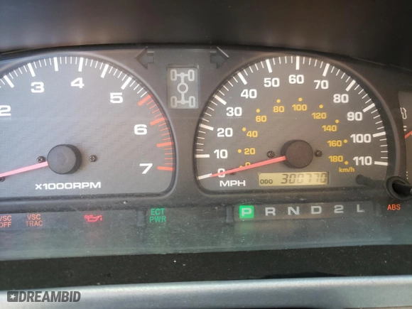 2001 Toyota 4Runner SR5 with VIN JT3HN86R610327176, listed as a Copart auction lot 58660614 with 300,770 mi miles and Non Repairable. Bid and sale history available at carsss.com. Image 9.