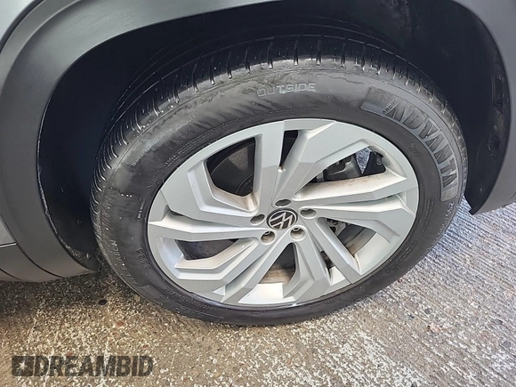 2023 Volkswagen Atlas SE z VIN 1V2HR2CA5PC526012, wystawiony jako IAAI lot #42796408 z przebiegiem 41 216 mil mil oraz . Historia ofert i sprzedaży dostępna na DreamBid. Obrazek 42.