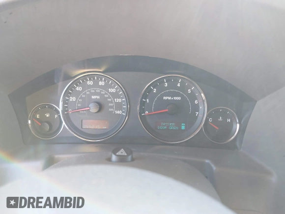 2006 Jeep Commander z VIN 1J8HH48N46C179520, wystawiony jako IAAI lot #41648362 z przebiegiem 355 215 mil mil oraz . Historia ofert i sprzedaży dostępna na DreamBid. Obrazek 7.