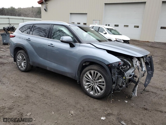 2022 Toyota Highlander Platinum with VIN 5TDFZRBH2NS219473, listed as a Copart auction lot 84596864 with 19,557 mi miles and Salvage Title. Bid and sale history available at carsss.com. Image 4.