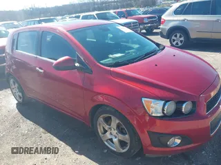 2012 Chevrolet Sonic LTZ z VIN 1G1JE6SH8C4149130, wystawiony jako IAAI lot #41586525 z przebiegiem 164 404 mil mil oraz . Historia ofert i sprzedaży dostępna na DreamBid. Obrazek 1.