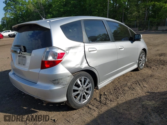 2013 Honda Fit Sport z VIN JHMGE8H69DC033802, wystawiony jako IAAI lot #42149500 z przebiegiem 144 980 mil mil oraz . Historia ofert i sprzedaży dostępna na DreamBid. Obrazek 4.