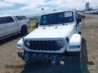 2024 Jeep Wrangler Willys z VIN 1C4RJXN60RW225250, wystawiony jako IAAI lot #42333989 z przebiegiem 35 893 mil mil oraz . Historia ofert i sprzedaży dostępna na DreamBid. Obrazek 13.
