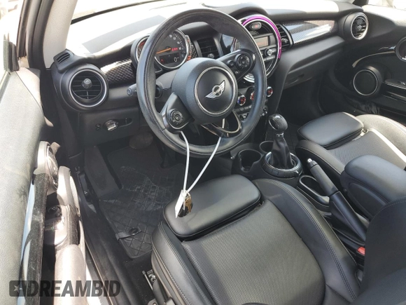 2015 MINI Hardtop S z VIN WMWXP7C57F2A42463, wystawiony jako Copart lot #56651155 z przebiegiem 66 710 mil mil oraz Szkoda całkowita • Salvage title. Historia ofert i sprzedaży dostępna na DreamBid. Obrazek 8.