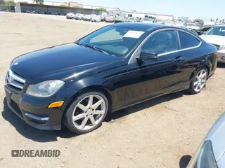 2013 Mercedes-Benz C 250 с VIN WDDGJ4HB1DG061191, выставлен на аукционе IAAI как лот 42697264 с пробегом 152 348 миль миль и . История ставок и продаж доступна на DreamBid. Изображение 2.