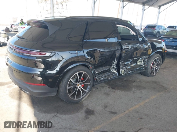 2024 Porsche Cayenne S z VIN WP1AL2AY3RDA35194, wystawiony jako IAAI lot #40984680 z przebiegiem 23 852 mil mil oraz . Historia ofert i sprzedaży dostępna na DreamBid. Obrazek 4.