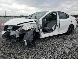 2025 Toyota Camry LE z VIN 4T1DAACK4SU536541, wystawiony jako Copart lot #56383535 z przebiegiem Nie podano mil oraz Szkoda całkowita • Salvage title. Historia ofert i sprzedaży dostępna na DreamBid. Obrazek 1.