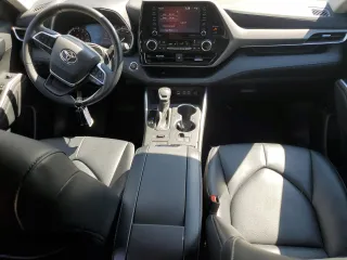 2022 Toyota Highlander XLE with VIN 5TDGZRBH3NS594857, listed as a Copart auction lot 57678895 with 21,899 mi miles and Salvage title. Bid and sale history available at DreamBid. Image 8.
