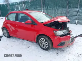 2017 Chevrolet Sonic LT z VIN 1G1JD5SH0H4140913, wystawiony jako IAAI lot #41641347 z przebiegiem 174 838 mil mil oraz . Historia ofert i sprzedaży dostępna na DreamBid. Obrazek 1.