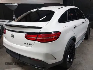 2017 Mercedes-Benz GLE 43 AMG z VIN 4JGED6EB3HA057334, wystawiony jako IAAI lot #42368824 z przebiegiem 81 749 mil mil oraz . Historia ofert i sprzedaży dostępna na DreamBid. Obrazek 4.