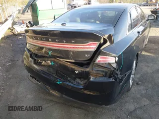 2015 Lincoln MKZ z VIN 3LN6L2GK4FR621332, wystawiony jako IAAI lot #41605753 z przebiegiem 101 686 mil mil oraz . Historia ofert i sprzedaży dostępna na DreamBid. Obrazek 12.