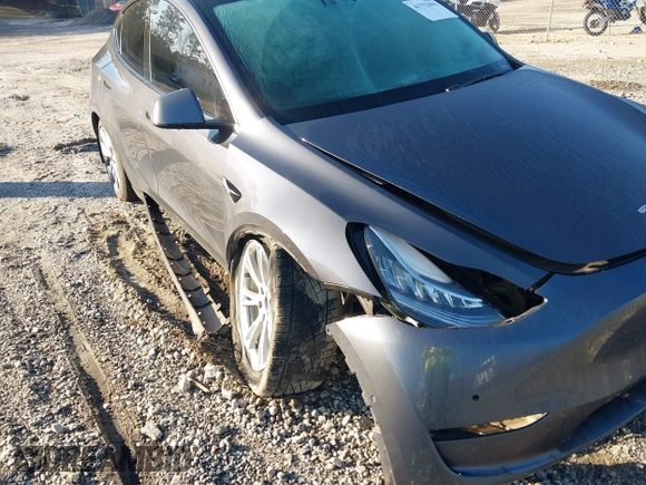 2022 Tesla Model Y Long Range with VIN 7SAYGAEE6NF361883, listed as a IAAI auction lot 41752441 with 50,493 mi miles and . Bid and sale history available at DreamBid. Image 6.