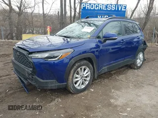 2023 Toyota Corolla Cross LE с VIN 7MUBAABG7PV064085, выставлен на аукционе IAAI как лот 41539311 с пробегом 36 183 миль миль и . История ставок и продаж доступна на DreamBid. Изображение 2.