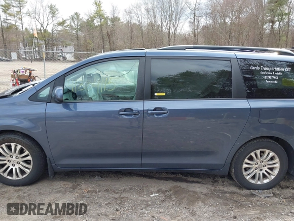 2014 Toyota Sienna XLE with VIN 5TDYK3DC9ES511035, listed as a IAAI auction lot 41884115 with 153,071 mi miles. Bid and sale history available at carsss.com. Image 15.