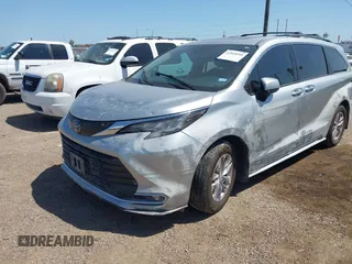 2021 Toyota Sienna XLE z VIN 5TDYRKEC1MS027959, wystawiony jako IAAI lot #42018160 z przebiegiem Nie podano mil oraz . Historia ofert i sprzedaży dostępna na DreamBid. Obrazek 2.