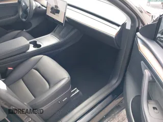 2024 Tesla Model Y z VIN 7SAYGDED6RF191135, wystawiony jako IAAI lot #41790922 z przebiegiem 17 154 mil mil oraz . Historia ofert i sprzedaży dostępna na DreamBid. Obrazek 5.