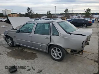 1998 Volvo S70 z VIN YV1LS5676W1522671, wystawiony jako Copart lot #88859815 z przebiegiem 185 585 mil mil oraz Szkody całkowita. Historia ofert i sprzedaży dostępna na DreamBid. Obrazek 2.