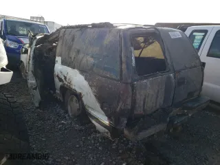 1998 Chevrolet Suburban with VIN 3GNEC16R7WG148814, listed as a Copart auction lot 64682782 with 0 mi miles and Non Repairable. Bid and sale history available at carsss.com. Image 3.