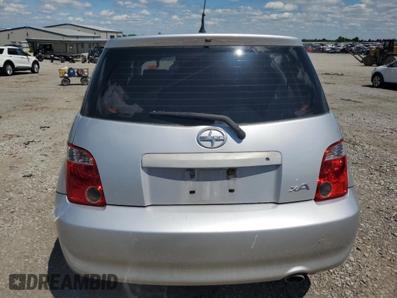 2006 Scion xA z VIN JTKKT624960165579, wystawiony jako Copart lot #55891475 z przebiegiem 81 165 mil mil oraz Szkoda całkowita • Salvage title. Historia ofert i sprzedaży dostępna na DreamBid. Obrazek 6.