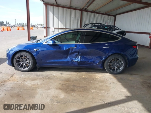 2019 Tesla Model 3 Mid Range z VIN 5YJ3E1EA3KF314882, wystawiony jako IAAI lot #42009874 z przebiegiem 160 381 mil mil oraz . Historia ofert i sprzedaży dostępna na DreamBid. Obrazek 14.