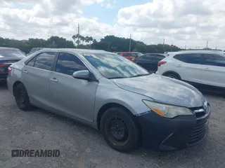 2015 Toyota Camry XLE with VIN 4T1BF1FK0FU093475, listed as a IAAI auction lot 42061877 with 131,618 mi miles. Bid and sale history available at carsss.com. Image 1.