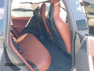 2024 BMW iX xDrive50 z VIN WB523CF04RCR31259, wystawiony jako IAAI lot #41559235 z przebiegiem Nie podano mil oraz . Historia ofert i sprzedaży dostępna na DreamBid. Obrazek 8.