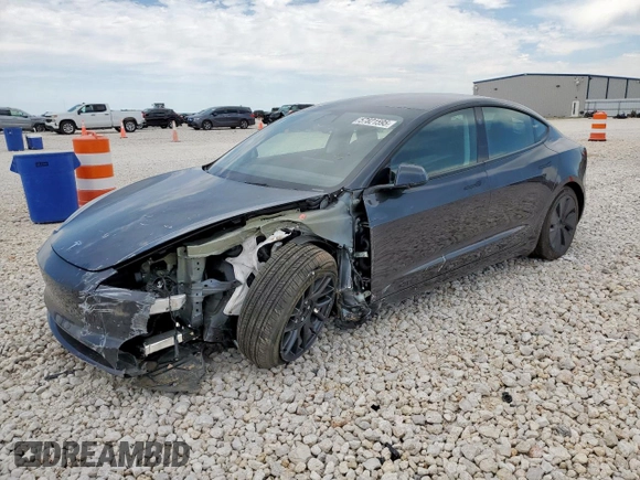 2025 Tesla Model 3 Long Range z VIN 5YJ3E1EA5SF000814, wystawiony jako Copart lot #57821595 z przebiegiem 727 mil mil oraz Szkoda całkowita • Salvage title. Historia ofert i sprzedaży dostępna na DreamBid. Obrazek 1.