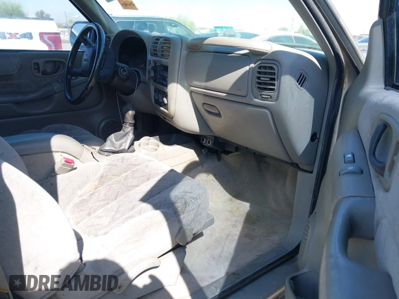 1999 GMC Jimmy SLE with VIN 1GKDT13W5X2539067, listed as a IAAI auction lot 41979222 with 1 mi miles. Bid and sale history available at carsss.com. Image 5.