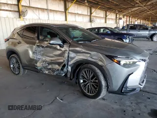 2024 Lexus NX 350 Luxury z VIN 2T2HGCEZXRC036431, wystawiony jako Copart lot #68039004 z przebiegiem 4 746 mil mil oraz Szkoda całkowita • Salvage title. Historia ofert i sprzedaży dostępna na DreamBid. Obrazek 4.