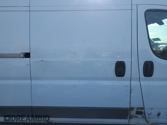 2018 Ram ProMaster Cargo with VIN 3C6URVJG2JE108281, listed as a Copart auction lot 84693304 with 210,677 mi miles and Clean Title. Bid and sale history available at carsss.com. Image 11.