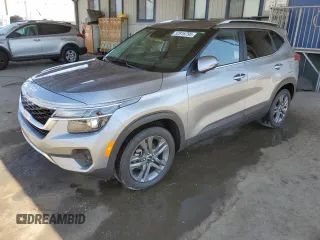 2023 Kia Seltos S z VIN KNDEU2AA8P7385323, wystawiony jako Copart lot #52816795 z przebiegiem 24 351 mil mil oraz Szkoda całkowita • Salvage title. Historia ofert i sprzedaży dostępna na DreamBid. Obrazek 1.