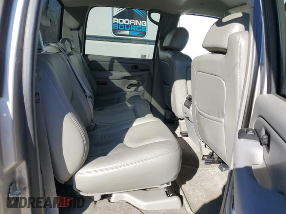 2005 GMC Sierra Denali z VIN 2GTEK63N551145668, wystawiony jako Copart lot #50544675 z przebiegiem Nie podano mil oraz Tytuł czysty. Historia ofert i sprzedaży dostępna na DreamBid. Obrazek 10.