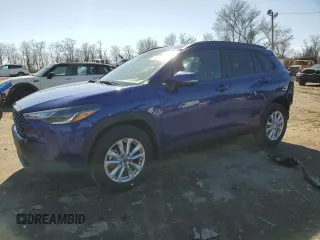 2024 Toyota Corolla Cross LE z VIN 7MUCAABG6RV106902, wystawiony jako Copart lot #49232975 z przebiegiem 16 748 mil mil oraz Szkoda całkowita • Salvage title. Historia ofert i sprzedaży dostępna na DreamBid. Obrazek 1.