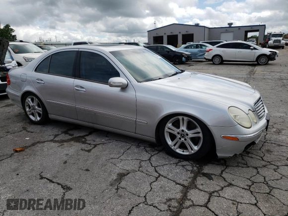 2005 Mercedes-Benz E 500 z VIN WDBUF83J85X177556, wystawiony jako Copart lot #60916214 z przebiegiem 185 915 mil mil oraz Szkoda całkowita • Salvage title. Historia ofert i sprzedaży dostępna na DreamBid. Obrazek 4.